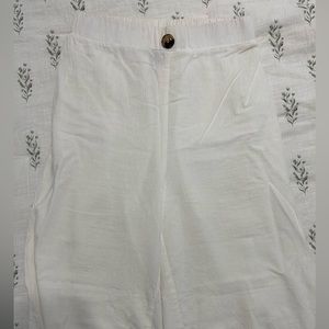 Linen white high waisted pants! Flare legged, ankle length.